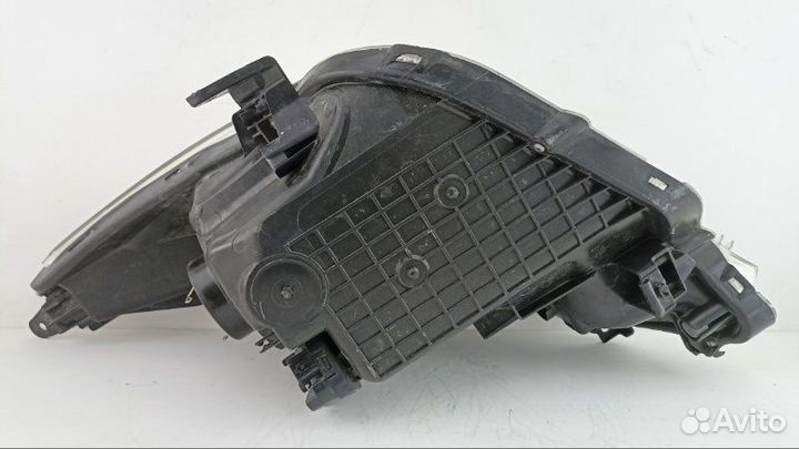 Фара правая Toyota Ractis NCP120