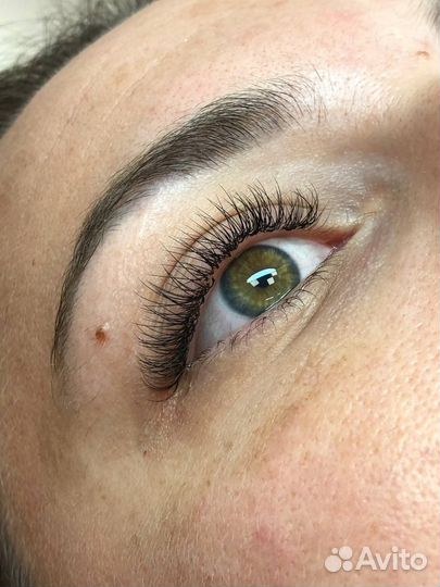 Мастер по наращиванию ресниц
