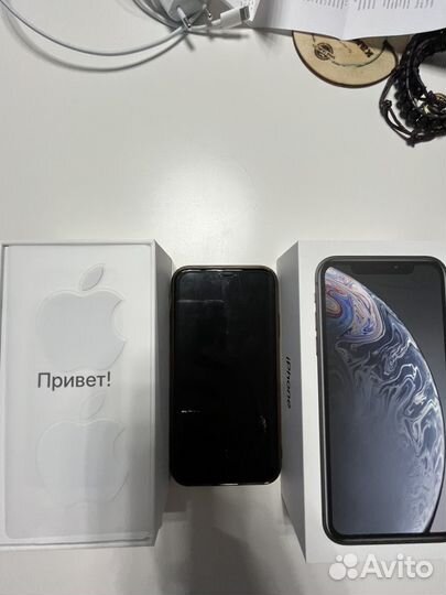 Телефон iPhone XR