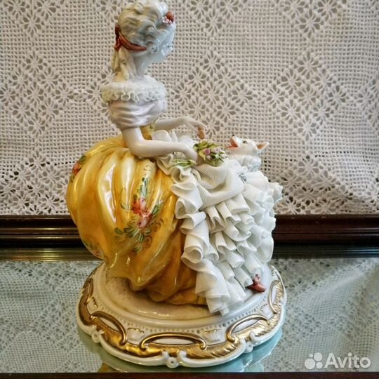 Статуэтка.Дама с собачкой.Италия Porcellan