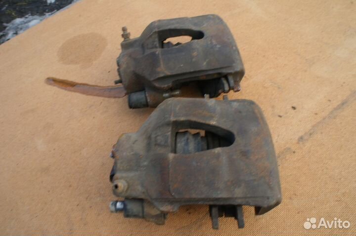 Суппорт передний правый левый Golf MK4 Bora AKL