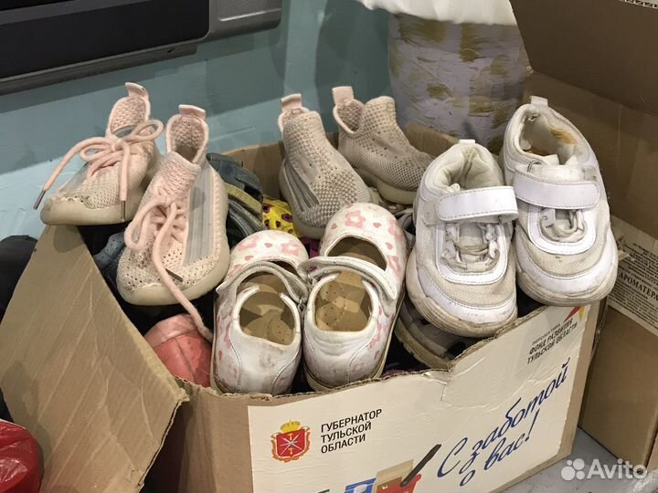 Обувь детская много