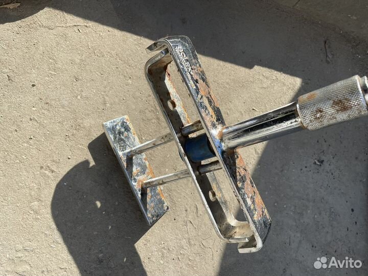 Противоугонный замок на педали solex