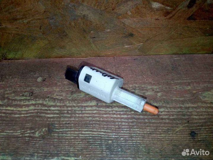 Датчик включения стоп-сигнала Renault Megane 3