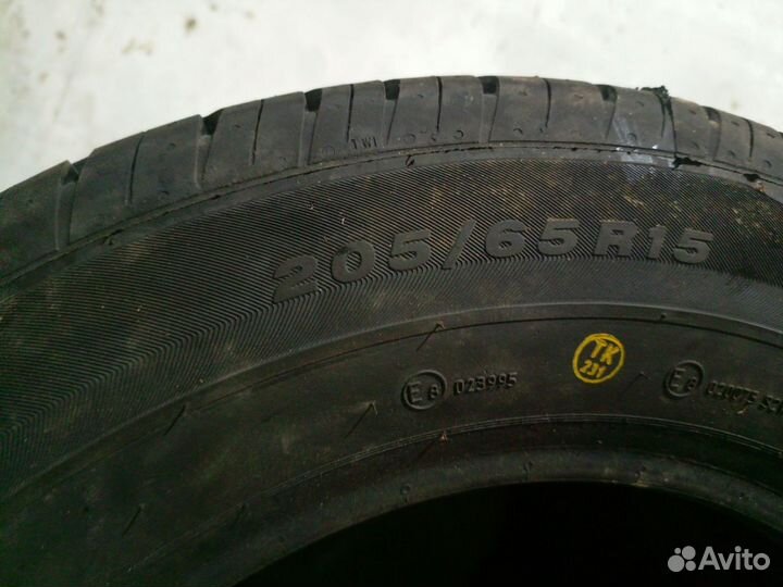 Viatti Strada Asimmetrico V-130 205/65 R15