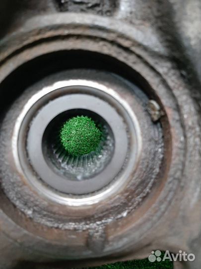 Кулак передний правый volkswagen Touareg (7L) 2006