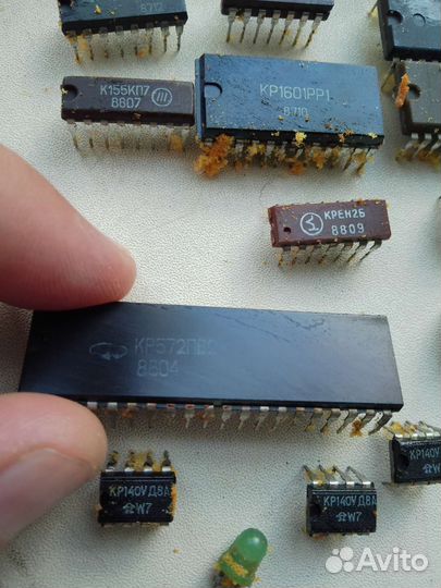 Микросхемы, предохранитель, светодиод