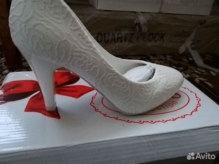 Туфли белые (одевались один раз)