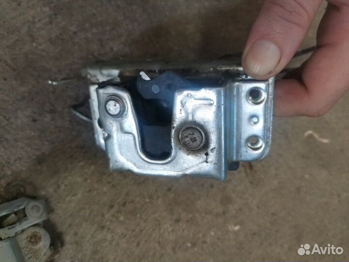 Замок боковой двери задний правый Daewoo Nexia