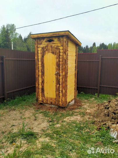 Дачный туалет с выгребной ямой