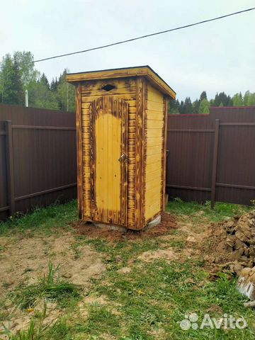 Дачный туалет с выгребной ямой