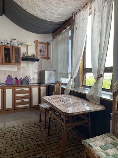 Комната 50 м² в 4-к., 2/4 эт.