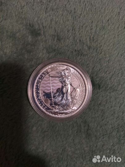 Серебряная монета 31.1гр. 999 Стоящая Британия