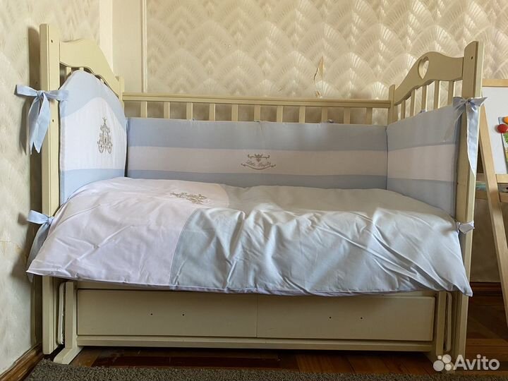 Кроватка с маятником