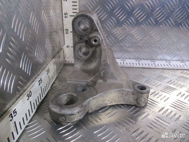 Кронштейн двс задний правый Volvo 20753358