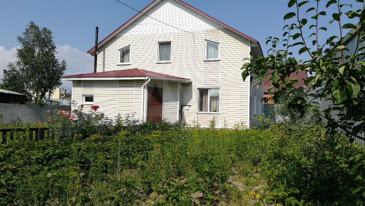 Дом 220 м² на участке 1,7 сот.