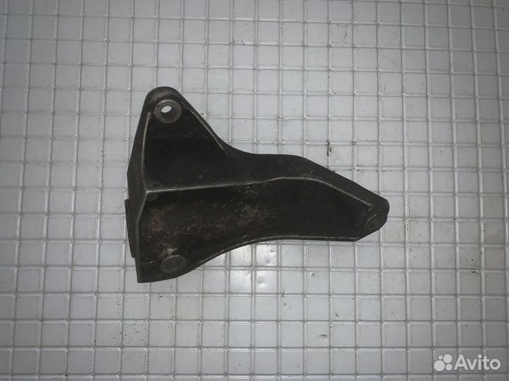 Кронштейн АКПП правый Audi A8