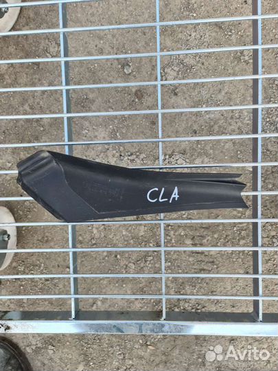 Жабо задней правой фары Mercedes CLA 117