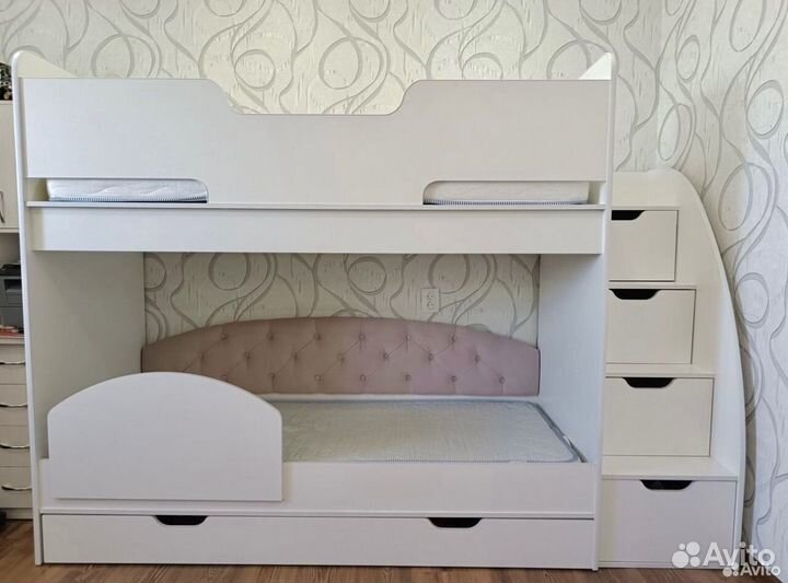 Двухъярусная кровать