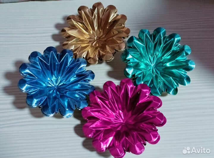 Снежинки из фольги, конфетти