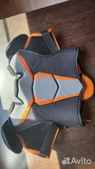 Нагрудник хоккейный bauer