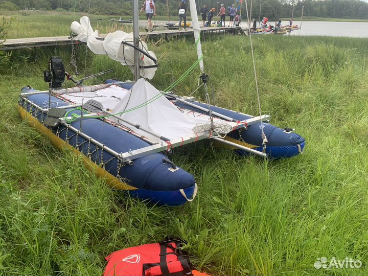 Надувной парусный катамаран