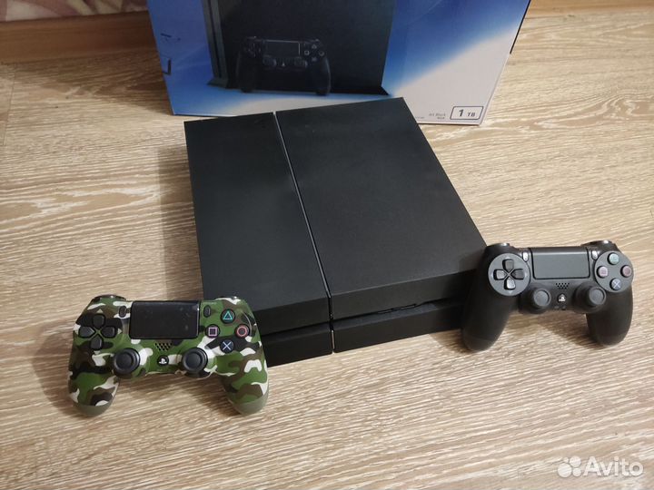 PS4 1Tb+2 джоя+куча игр (идеал)