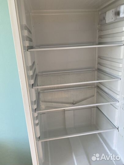 Холодильник ariston HBM1181.3 Б/У