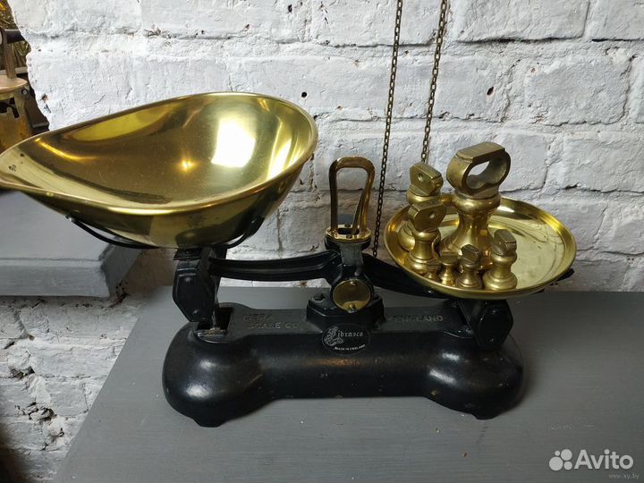 Винтажные кухонные весы, выполненные в ретро стиле