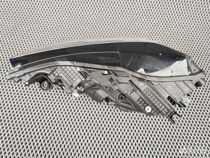 Фара правая диодная full LED matrix Audi A6 C8