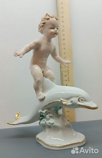 Статуэтка мальчик с гусем, Путти с мячом Германия
