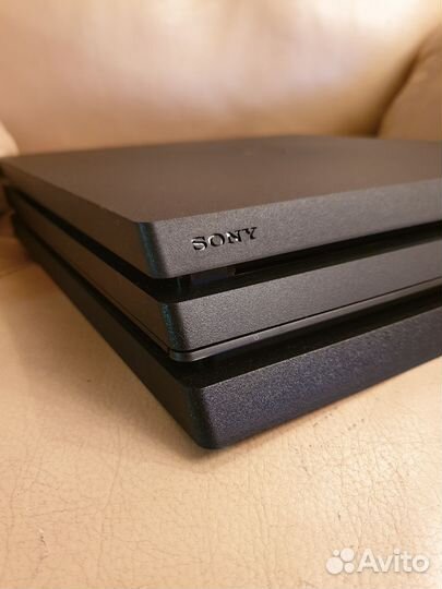 PlayStation 4 Pro 1TB (CUH-7208B)новая