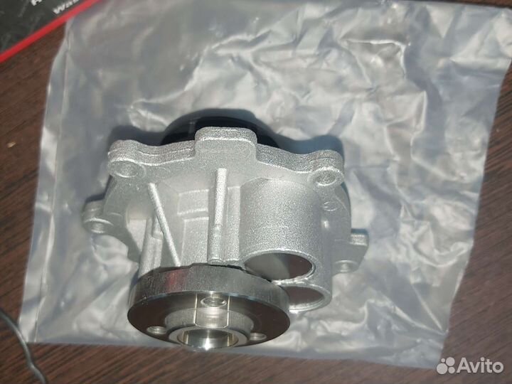 Водяной насос помпа Opel Astra h J