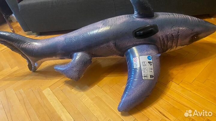 Акула надувная