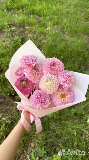 Букет георгины и диантусы