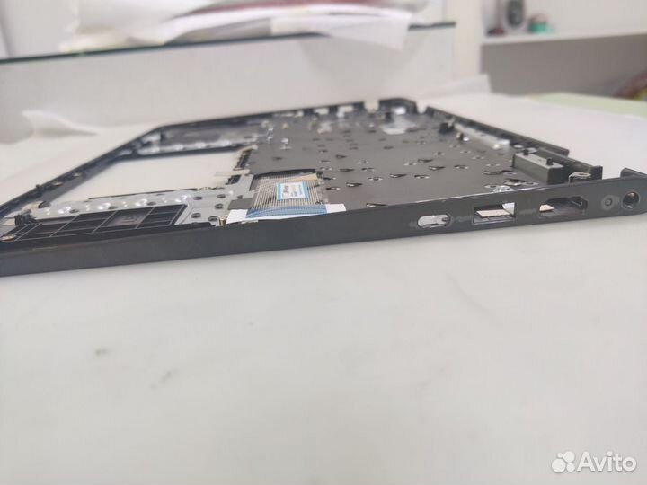 Верхняя часть корпуса (топкейс) Dell Latitude 3520