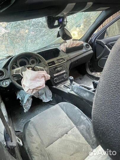 В разборе mercedes w204 AMG рестайл