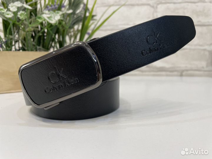 Мужской кожаный ремень черный