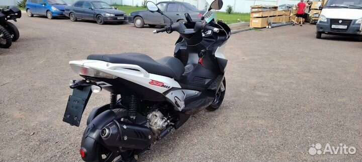 Aprilia sr max 300 ie