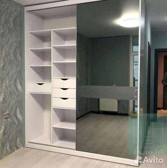 Шкаф с зеркалом