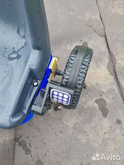 Автомобиль Каталка с педалями 