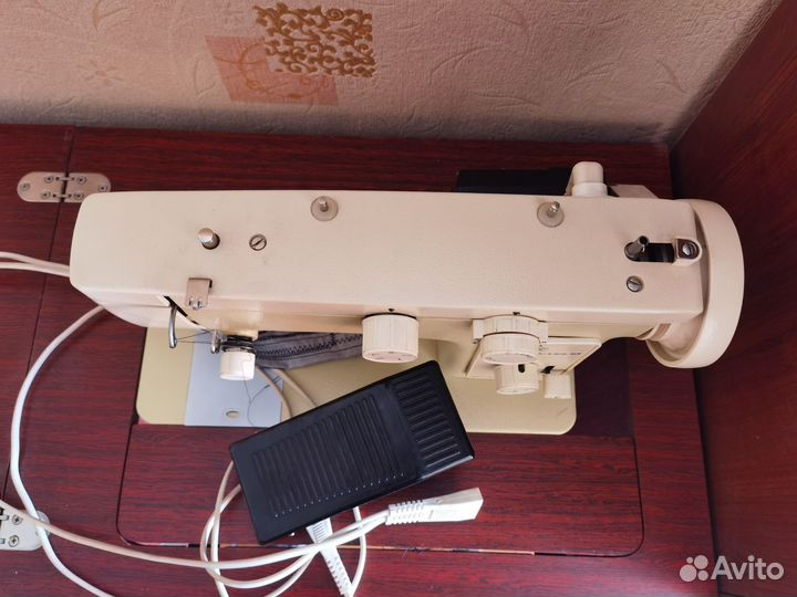 Швейная машина Чайка 142м