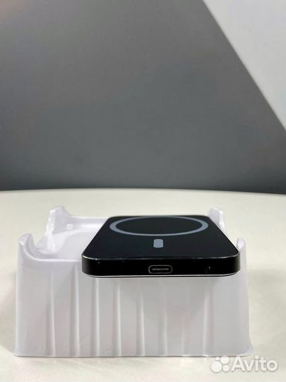 Беспроводная зарядка в автомобиль