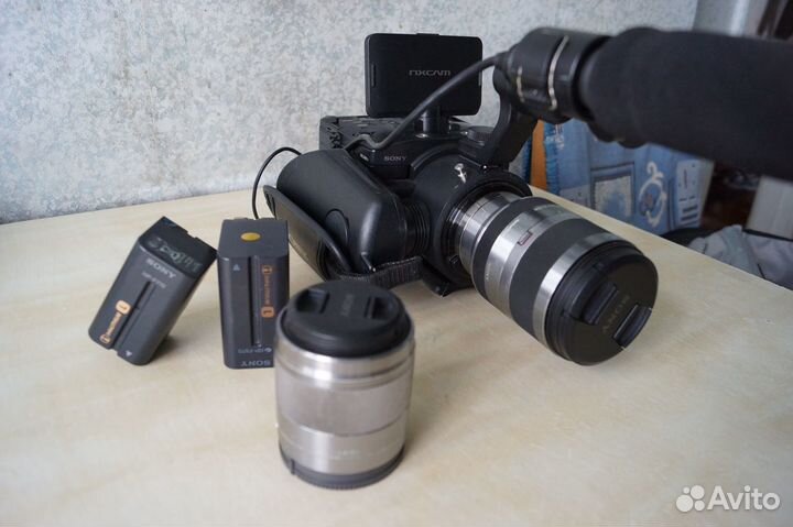 Видеокамера Sony NEX-FS100 Kit 18-200