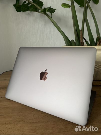 MacBook Pro 13 2017 i5 8gb 512gb