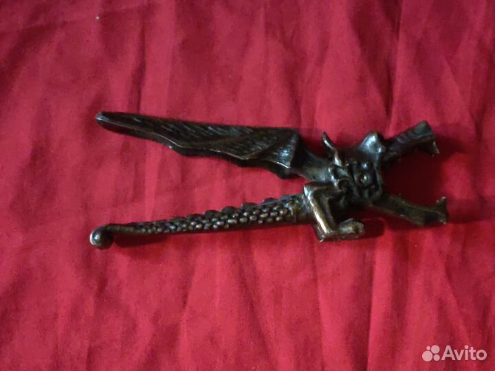 Орехокол дракон. Забронировано