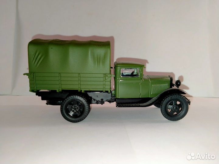 Модель 1/43 газ-аа