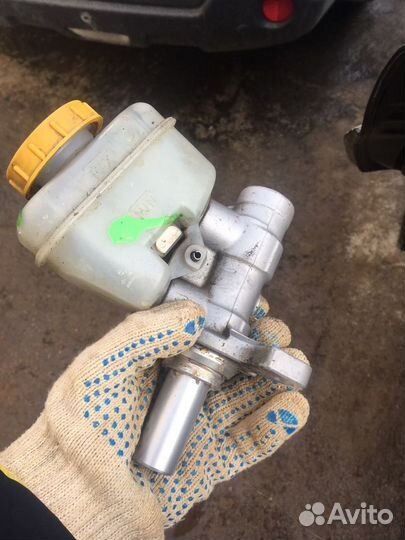 Главный тормозной цилиндр (гтц) на субару аутбек