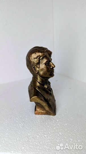 Бюст Сергей Есенин