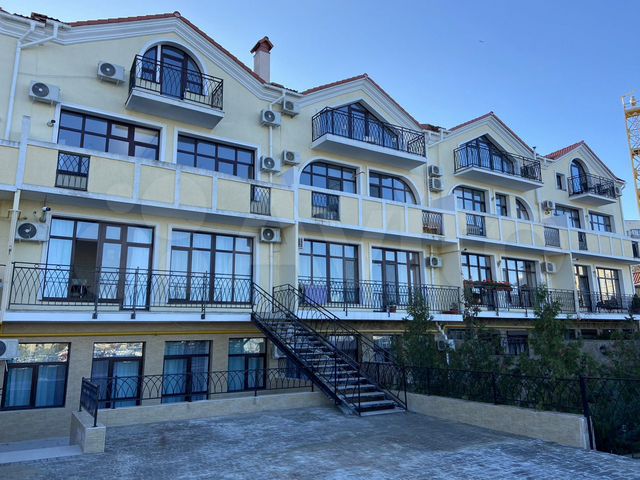 2-к. квартира, 85 м², 2/4 эт.